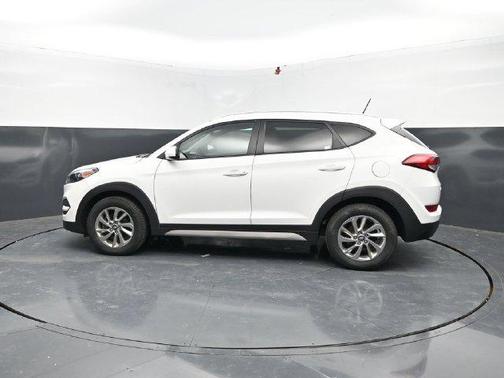 Dazzling White 2017 Hyundai TUCSON SE