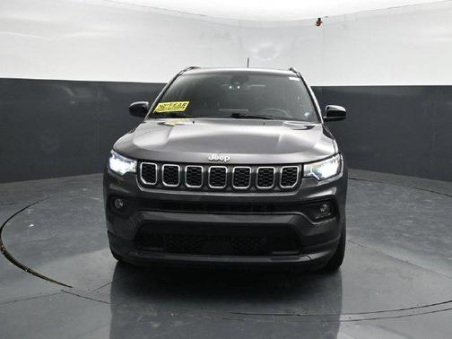 Baltic Gray Metallic Clearcoat 2024 Jeep Compass Latitude