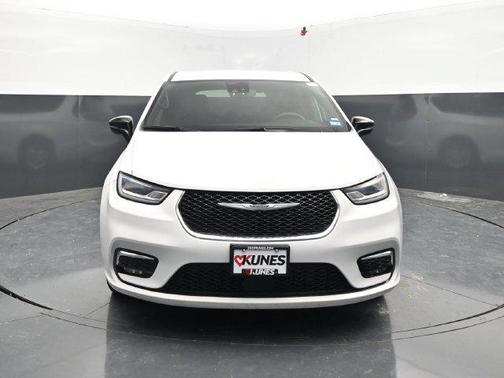 Bright White Clearcoat 2025 Chrysler Pacifica L