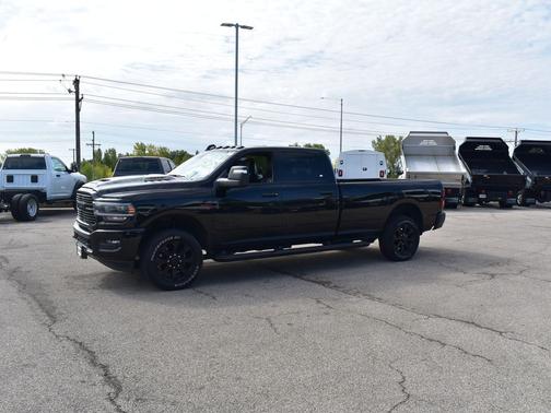 2023 RAM 3500 Laramie Crew Cab 4x4 8' Box