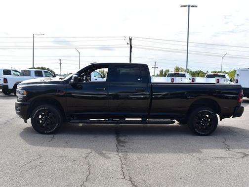 2023 RAM 3500 Laramie Crew Cab 4x4 8' Box