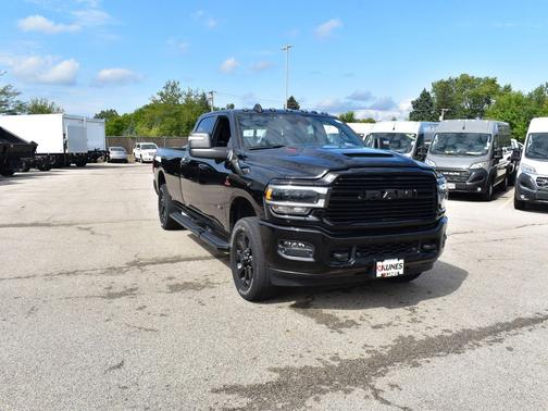 2023 RAM 3500 Laramie Crew Cab 4x4 8' Box