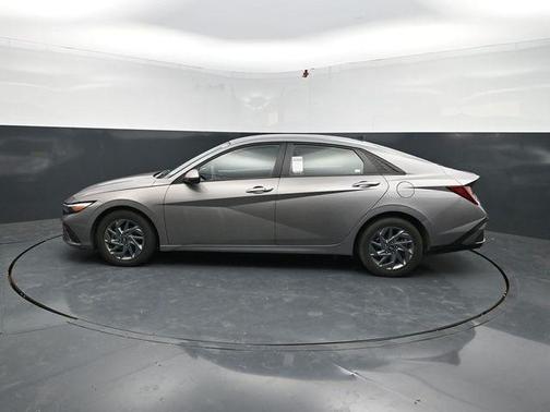 Fluid Metal 2024 Hyundai ELANTRA SEL