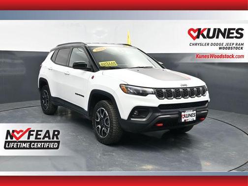 Bright White Clearcoat 2025 Jeep Compass Trailhawk