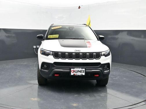Bright White Clearcoat 2025 Jeep Compass Trailhawk