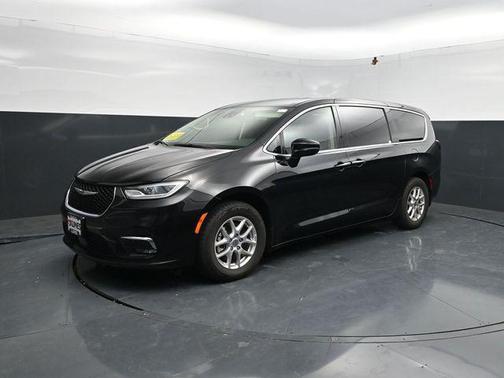 Diamond Black Crystal Pearlcoat 2024 Chrysler Pacifica Touring L