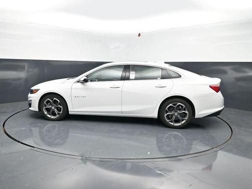 Summit White 2024 Chevrolet Malibu FWD 1LT