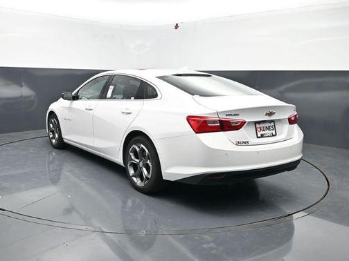 Summit White 2024 Chevrolet Malibu FWD 1LT