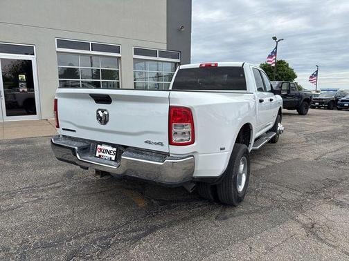 Bright White Clearcoat 2024 RAM 3500 Big Horn Crew Cab 4x4 8' Box