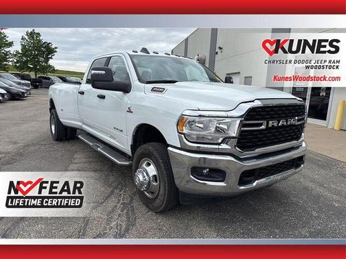Bright White Clearcoat 2024 RAM 3500 Big Horn Crew Cab 4x4 8' Box