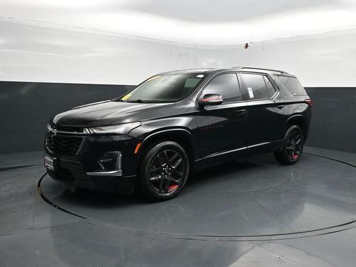 Mosaic Black Metallic 2023 Chevrolet Traverse Premier