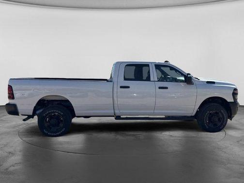 Bright White Clearcoat 2026 RAM 2500 Tradesman Crew Cab 4x4 8' Box