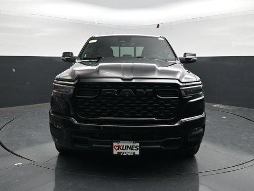 Diamond Black Crystal Pearlcoat 2027 RAM 1500 Big Horn/Lone Star