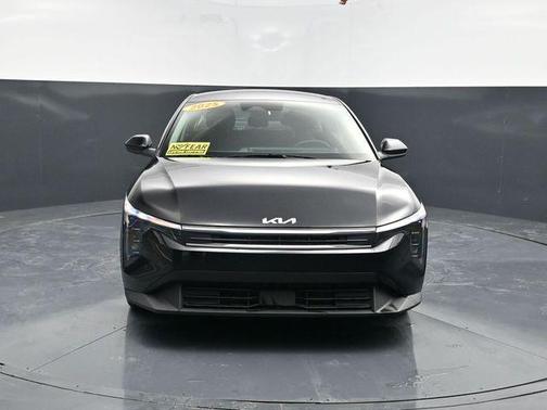Aurora Black Pearl 2025 Kia K4 LXS