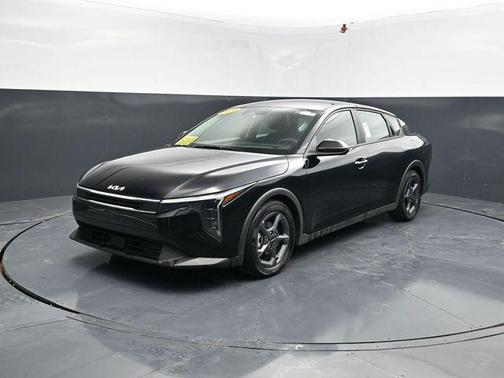 Aurora Black Pearl 2025 Kia K4 LXS