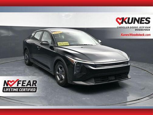 Aurora Black Pearl 2025 Kia K4 LXS