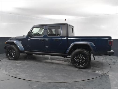 2025 Jeep Gladiator Nighthawk