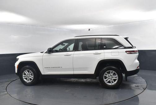 Bright White Clearcoat 2025 Jeep Grand Cherokee Laredo