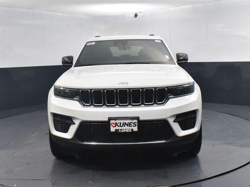Bright White Clearcoat 2025 Jeep Grand Cherokee Laredo
