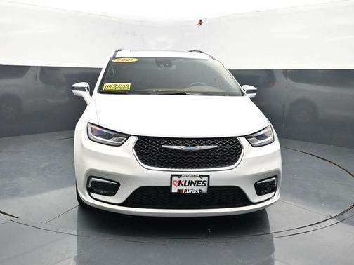 Bright White Clearcoat 2021 Chrysler Pacifica Hybrid Limited
