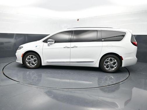 Bright White Clearcoat 2021 Chrysler Pacifica Hybrid Limited