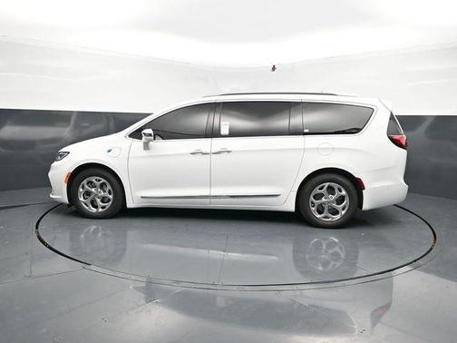 Bright White Clearcoat 2021 Chrysler Pacifica Hybrid Limited