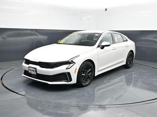 Snow White Pearl 2025 Kia K5 LXS