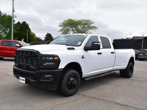2025 RAM 3500 Tradesman Crew Cab 4x4 8' Box