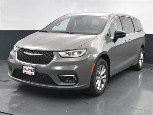 2025 Chrysler Pacifica L