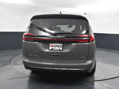 2025 Chrysler Pacifica L