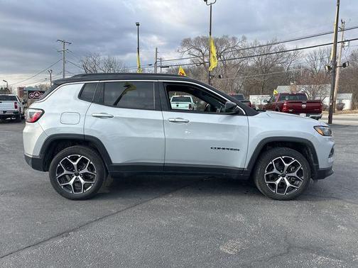Silver Zynith Metallic Clearcoat 2025 Jeep Compass Limited