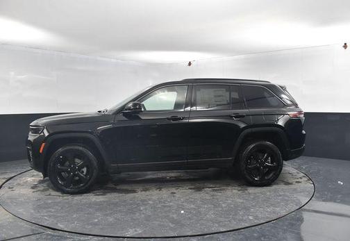 Diamond Black Crystal Pearlcoat 2026 Jeep Grand Cherokee Limited