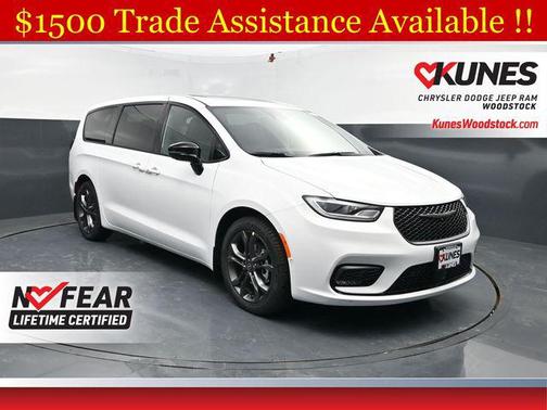 Bright White Clearcoat 2026 Chrysler Pacifica L