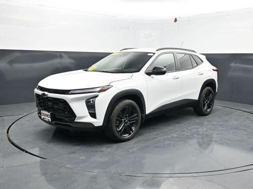 Summit White 2024 Chevrolet Trax FWD ACTIV