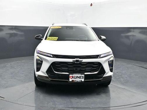 Summit White 2024 Chevrolet Trax FWD ACTIV