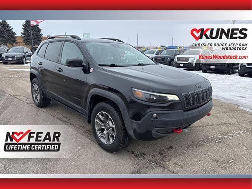 Diamond Black Crystal Pearlcoat 2022 Jeep Cherokee Trailhawk