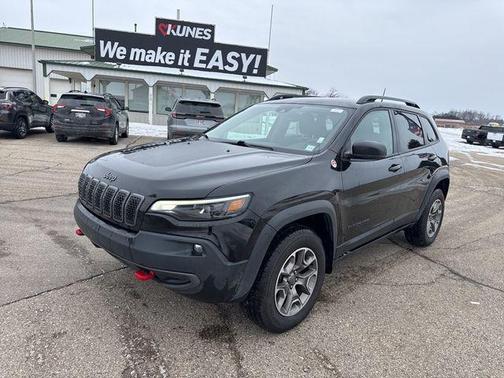Diamond Black Crystal Pearlcoat 2022 Jeep Cherokee Trailhawk