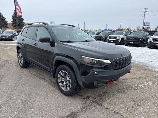 Diamond Black Crystal Pearlcoat 2022 Jeep Cherokee Trailhawk