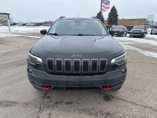 Diamond Black Crystal Pearlcoat 2022 Jeep Cherokee Trailhawk