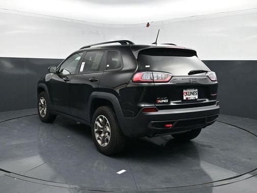 Diamond Black Crystal Pearlcoat 2022 Jeep Cherokee Trailhawk