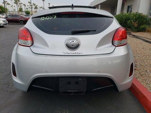 Photo 5 of 15 of 2012 Hyundai Veloster Base
