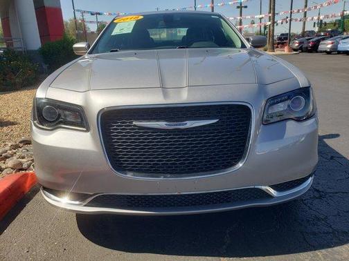 2018 Chrysler 300 Touring