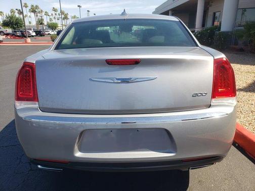 2018 Chrysler 300 Touring