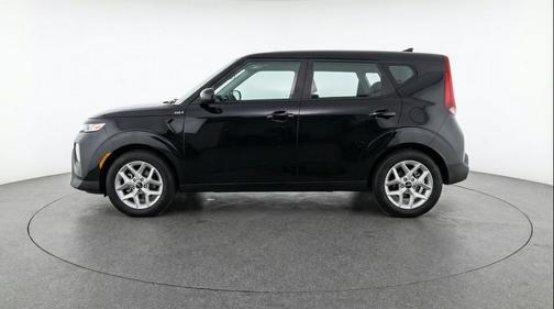 Fusion Black 2025 Kia Soul LX