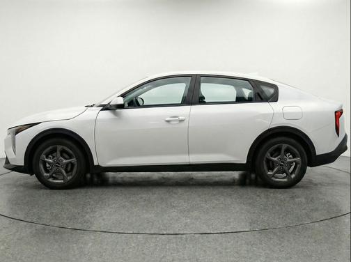 Snow White Pearl 2025 Kia K4 LXS