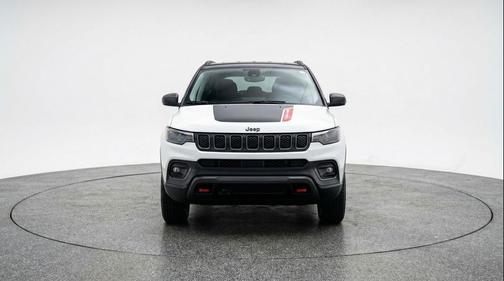 Bright White Clearcoat 2025 Jeep Compass Trailhawk