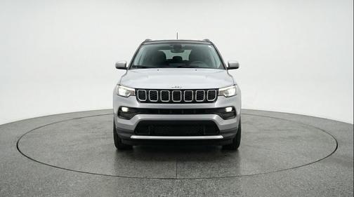 Silver Zynith Metallic Clearcoat 2025 Jeep Compass Limited