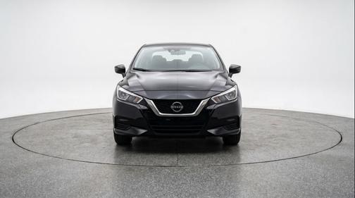 Super Black 2025 Nissan Versa 1.6 SV
