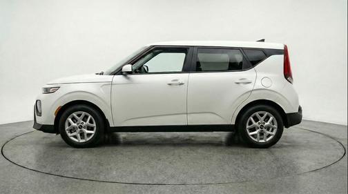 Snow White Pearl 2025 Kia Soul LX