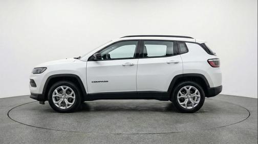Bright White Clearcoat 2025 Jeep Compass Latitude